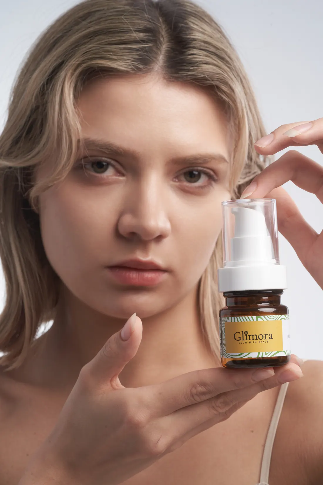 Serum beauty portrait, photographed by Southlake Vision in China.