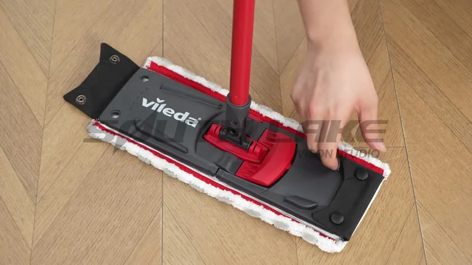 Cleaning accessory installation, material comparison and floor cleaning demonstrations.